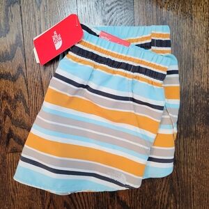 NWT The North Face Shorts M